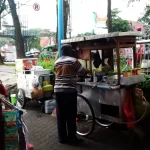 Bakso Superindo Dago: Antriannya Yang Tak Pernah Surut