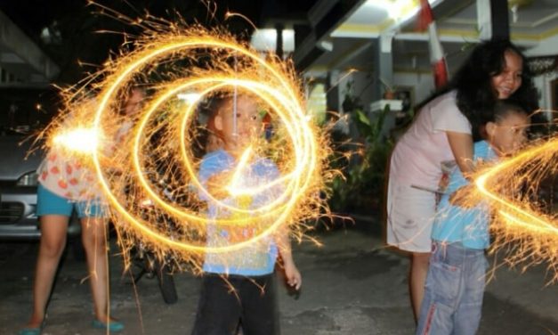 Petasan Jelang Buka Puasa: Fenomena Hiasi Malam Ramadhan