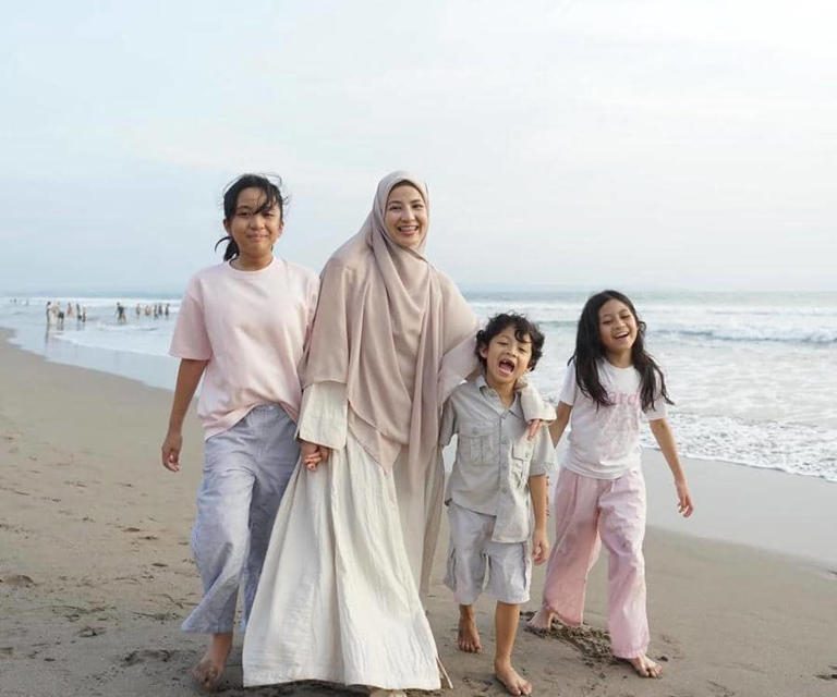 Natasha Rizky Ajak Keluarga Nikmati Keindahan Bali