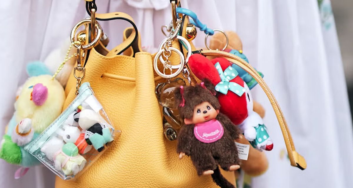 Bag Charm: Aksesoris Kecil Yang Bikin Tas Anda Lebih Stylish