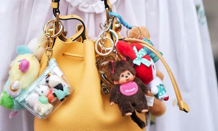 Bag Charm: Aksesoris Kecil Yang Bikin Tas Anda Lebih Stylish