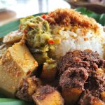 Nasi Kapau Khas Minang: Sensasi Kuliner Padang Kaya Rasa
