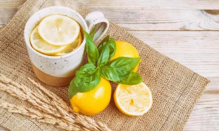 Tips Detox Ginjal Tanpa Ribet: Minum Air Lemon Setiap Pagi