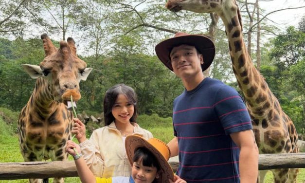 Potret Hangat Fadly Faisal Dan Fuji Ajak Keponakan Ke Safari