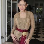 Elegan Dan Glamor: Inspirasi Kebaya Payet Dan Hiasan Mutiara