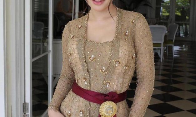 Elegan Dan Glamor: Inspirasi Kebaya Payet Dan Hiasan Mutiara