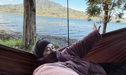 Seru Abis! Keluarga Ayudia Camping Santai Di Danau Buyan