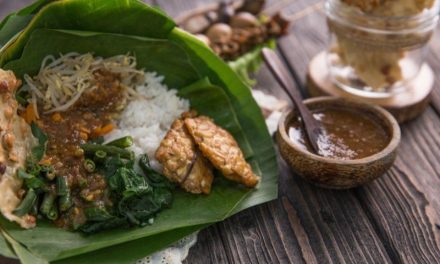 Kuliner Pecel Pincuk Garahan: Cita Rasa Tradisional Melegenda