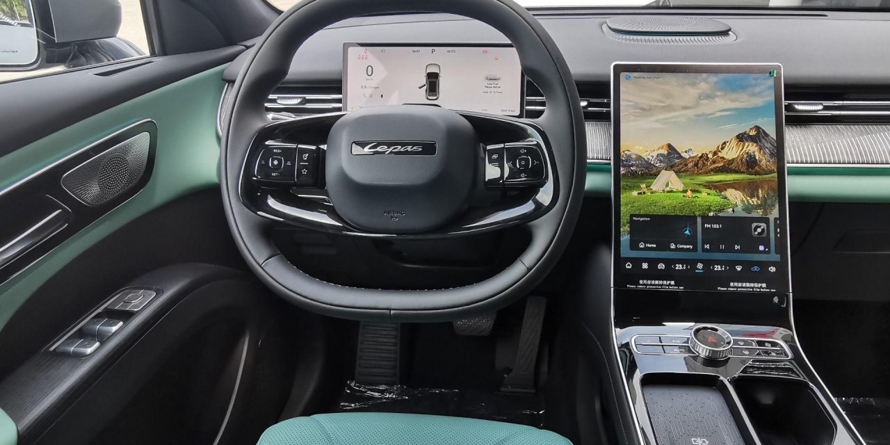 Lepas L8 Jadi Sorotan, Mobil Hybrid Ini Punya Banyak Kejutan