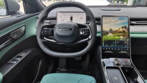 Lepas L8 Jadi Sorotan, Mobil Hybrid Ini Punya Banyak Kejutan