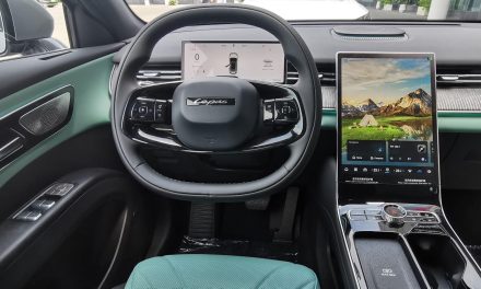 Lepas L8 Jadi Sorotan, Mobil Hybrid Ini Punya Banyak Kejutan