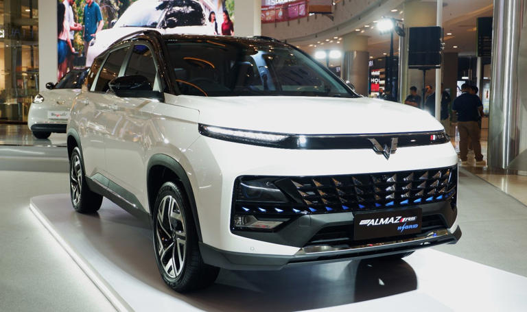 Makin Futuristik! Wuling New Almaz RS Pro Hybrid 2026 Lebih Irit