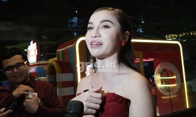 Tak Hanya Sahabat! Kekasih Elina Joerg Beri Hadiah Ke Rebecca