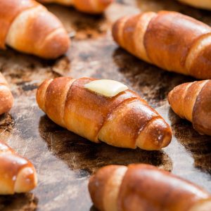 Renyah Di Luar! Salt Bread Dengan Isian Butter Yang Lezat