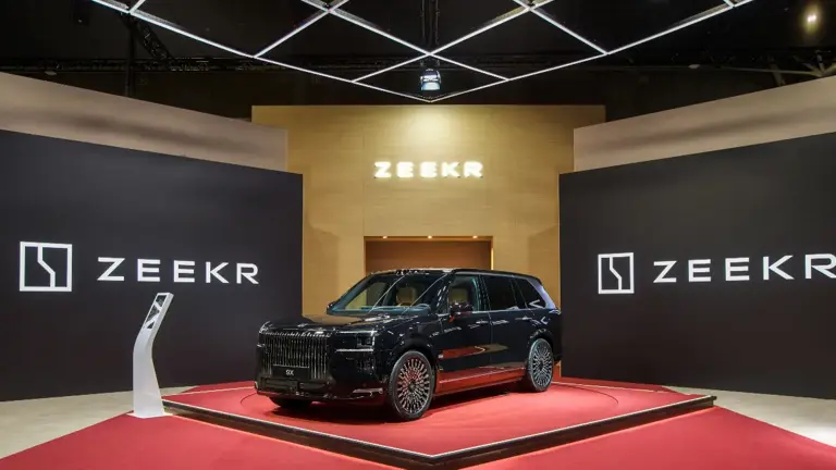 Mobil Listrik Canggih! Intip Fitur Unggulan ZEEKR 009 Dan 7X